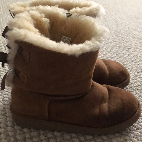 brown short ugg boots with bows - Picture 3 of 4
